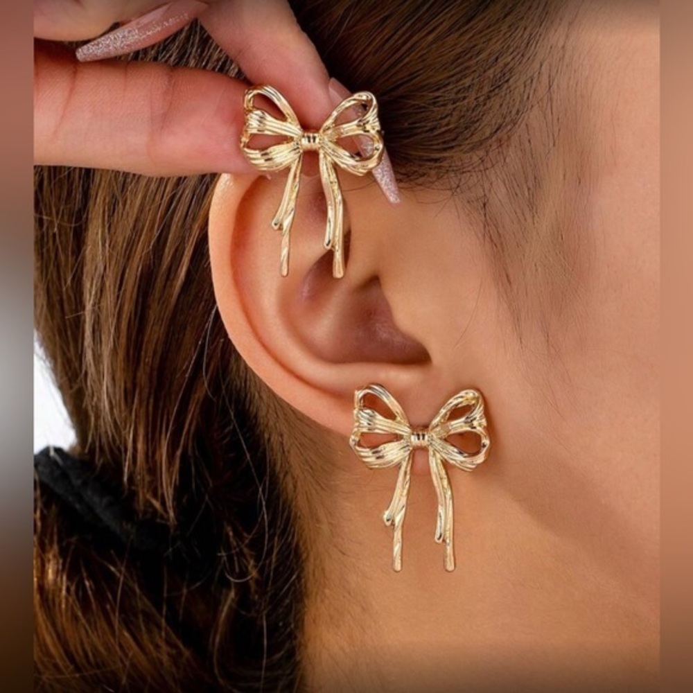 ✨NEW Elegant Gold tone Bow Hypoallergenic Earrings